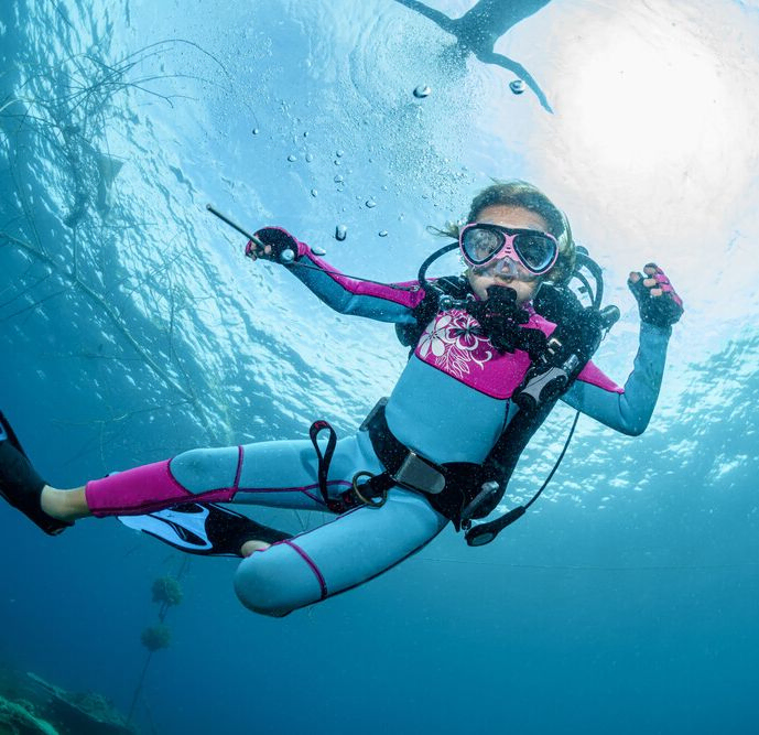 Niño haciendo Submarinismo